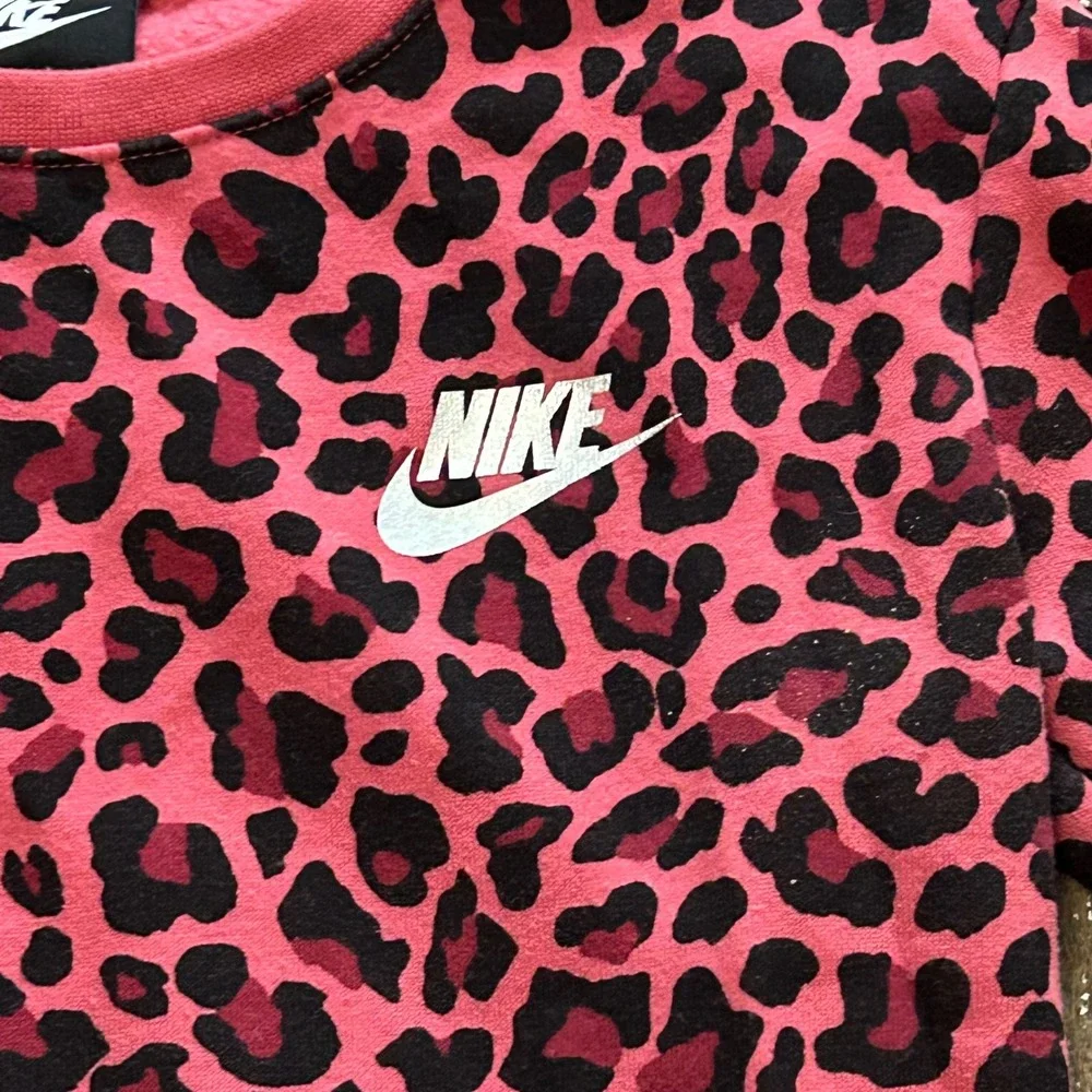 Nike Girls Pink Leopard Print Crewneck Sweatshirt Size 6 Fleece Pullover Retro